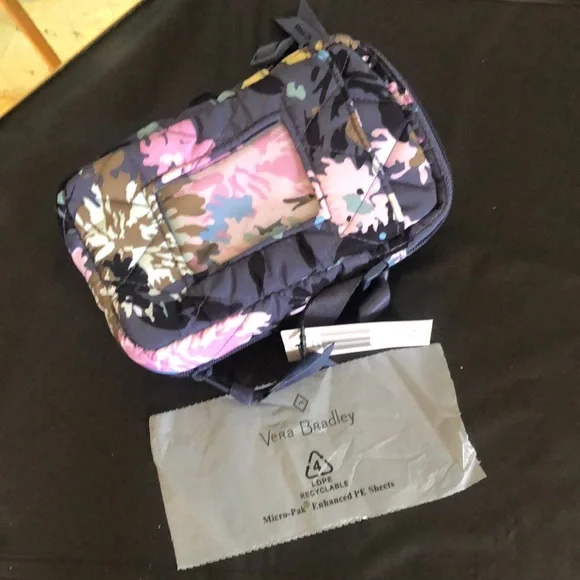 Chrysanthemum Crush Ultralight RFID cellphone crossbody bag new with tags - Picture 7 of 7